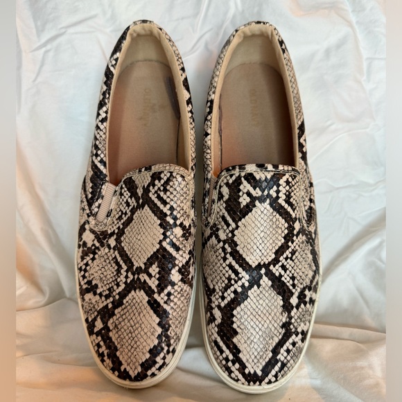 Old Navy faux snake skin slip-ons size 9. - Picture 5 of 5